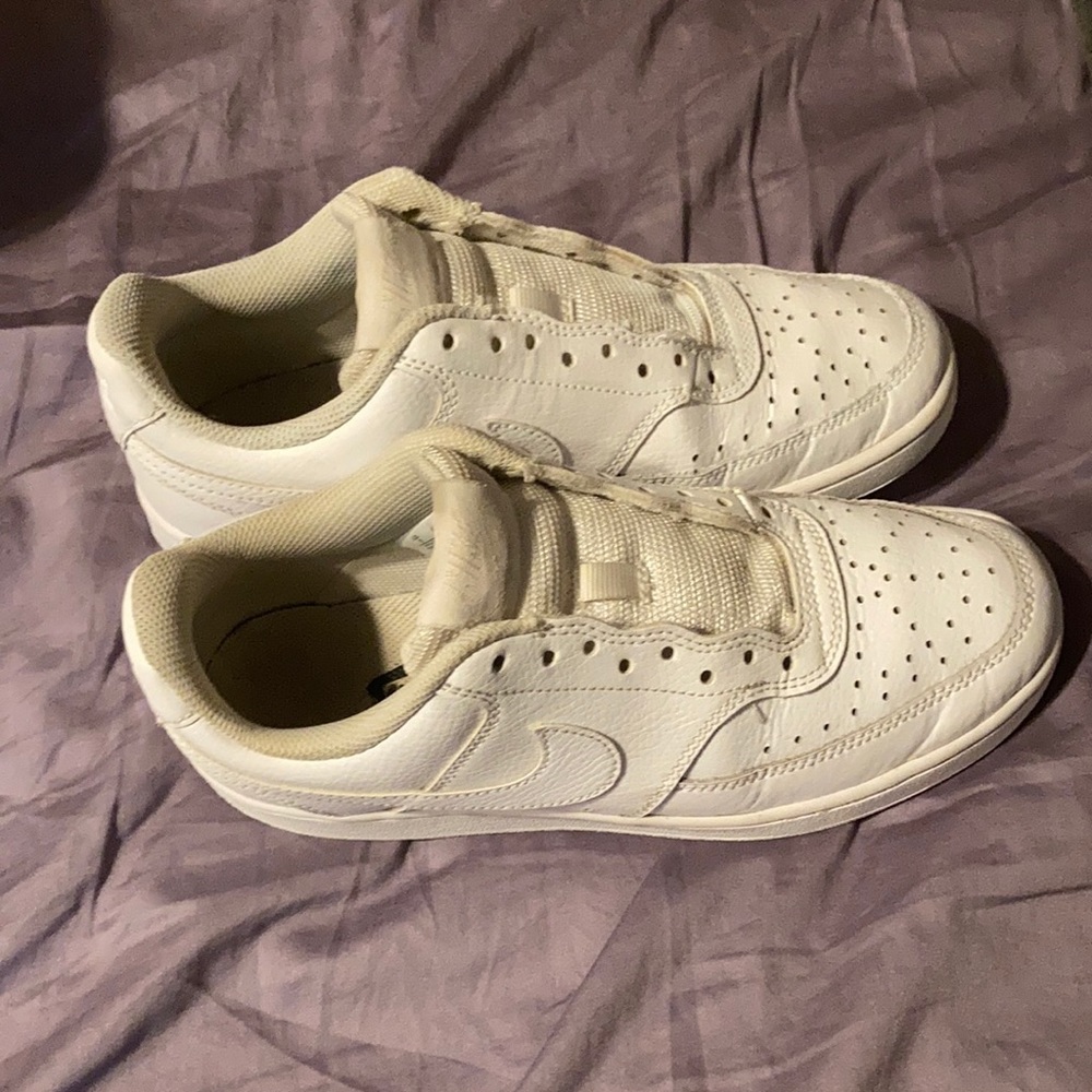 White Nike Low court visions
